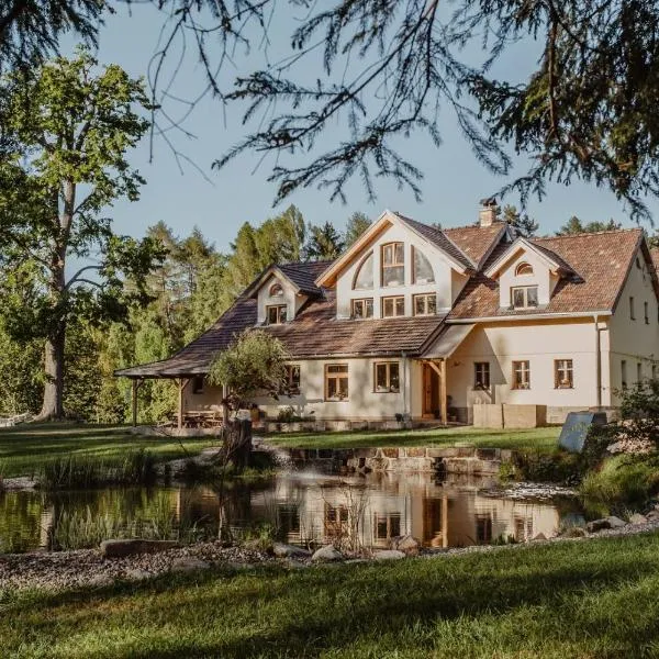 Krasná Samota, hotel i Chřibská