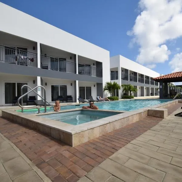 Arena Condos Aruba - few steps from Eagle Beach!, hotel u gradu Palm-Eagle Beach