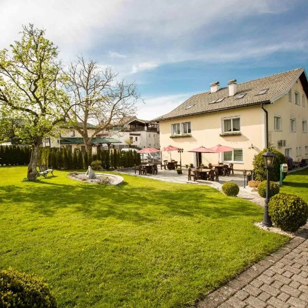 Pension Knoll, hotel v destinaci Schörfling