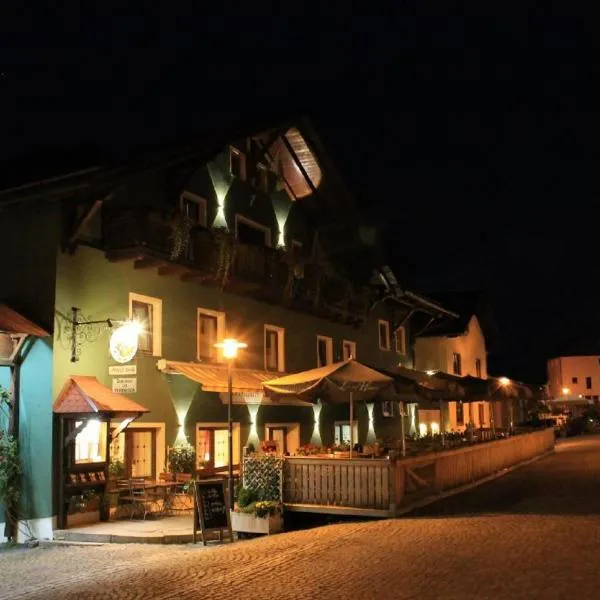 Bayerische Gastwirtschaft Dimpfl-Stadl, hotel v destinaci Lam