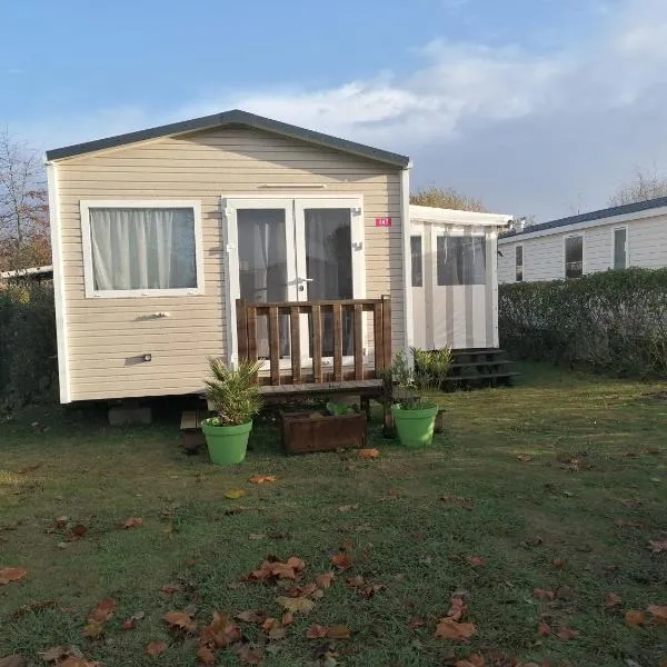 Les Pins del Sol - camping la réserve – hotel w mieście Gastes