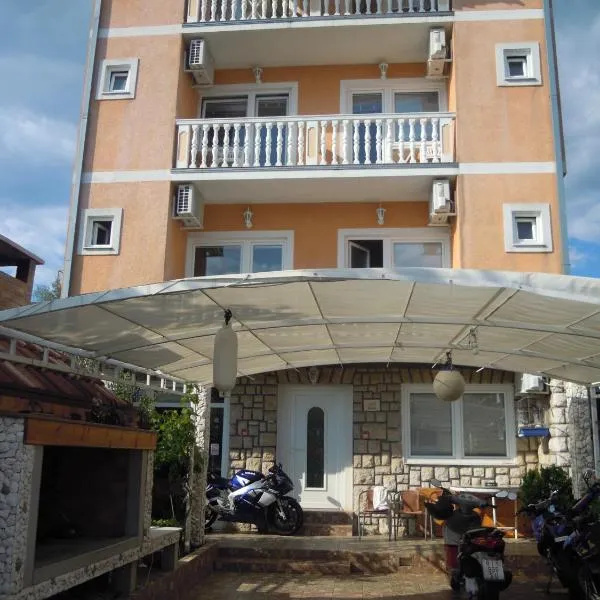 Guest House Berto, hotell sihtkohas Crikvenica