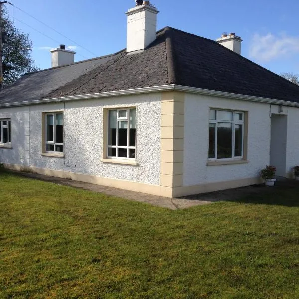 Pat's Cottage, hotel en Kinawley