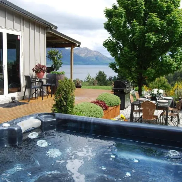 Closeburn에 위치한 호텔 Private Cottage with Spa and Amazing Lake Views