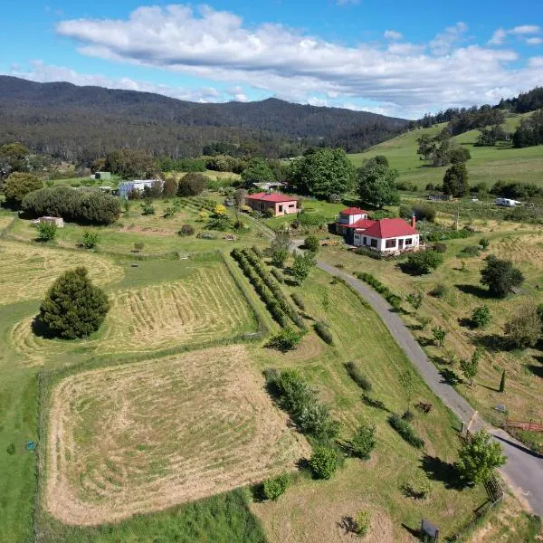 Cherry Top Farmstay - Boutique Eco Village、Lilydaleのホテル