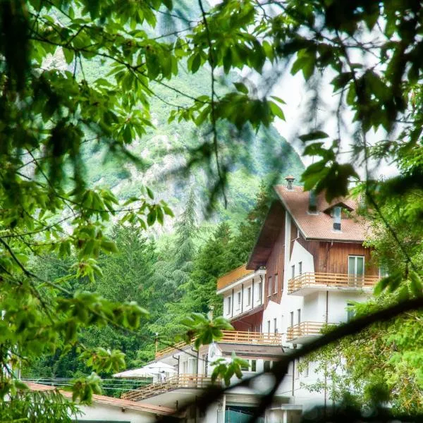 Albergo San Carlo, hotel en Borghetto dʼArroscia