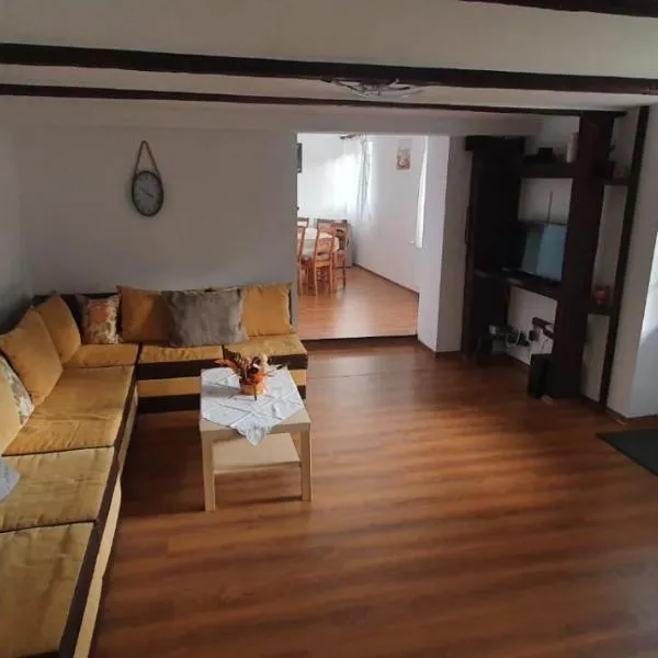 Casa de oaspeti Laura, khách sạn ở Rîşnov