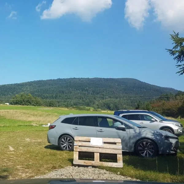 Parking pod Luboniem Wielkim, hotel sa Kasinka Mala