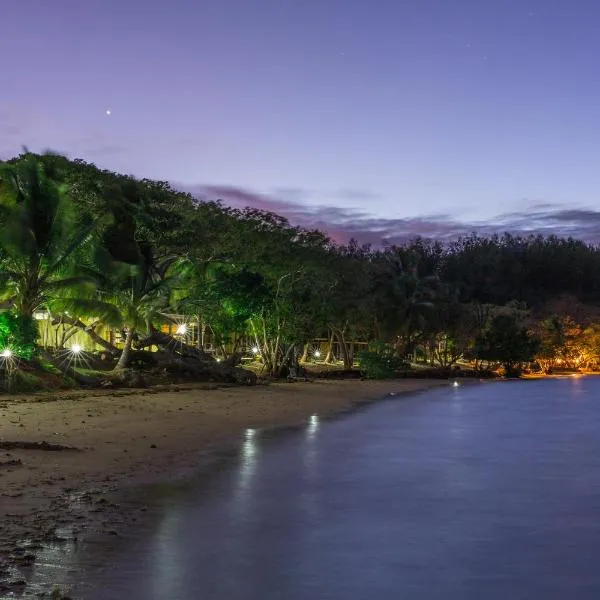 Funky Fish Beach & Surf Resort, hotel in Matamanoa Island