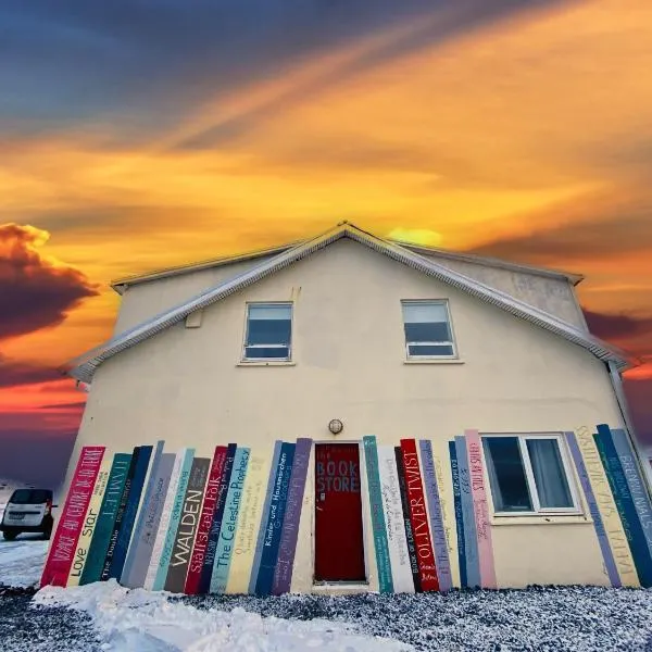 The Bookstore Family Apartment, hotel di Hellissandur