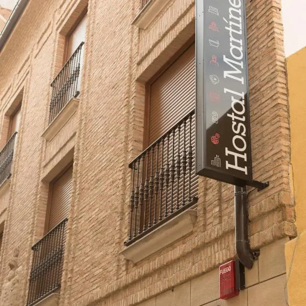 Hostal Martínez, hotel in Peralta