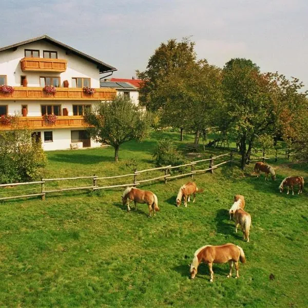 Biobauernhof Wolf-Hof, hotel in Pressbaum