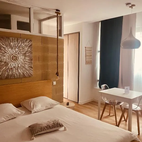 Suite 24 Appart'hôtel-3 étoiles, hotel in Le Creusot