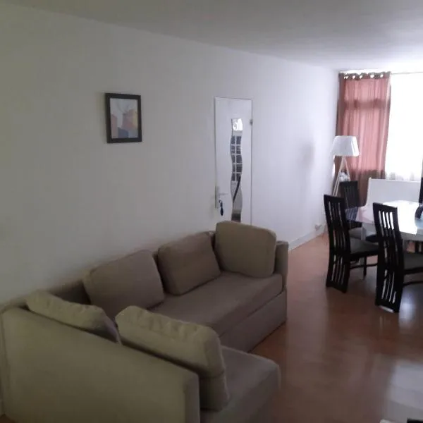 Chez Lalis – hotel w mieście Courcouronnes