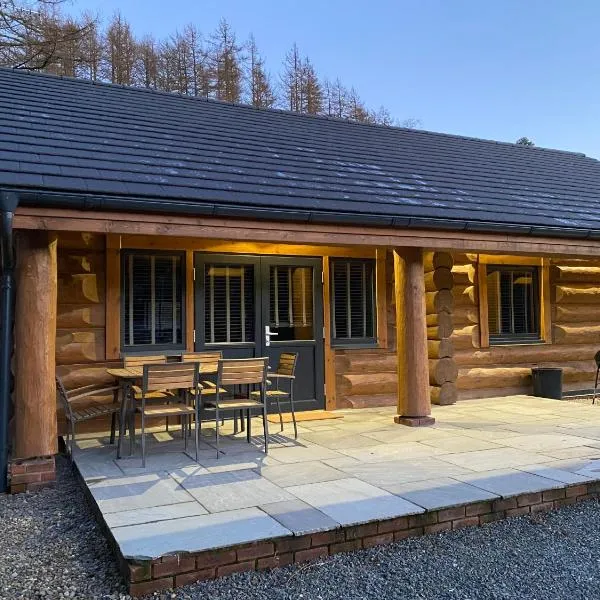 Ewes Water Log Cabins, hotel v destinaci Langholm