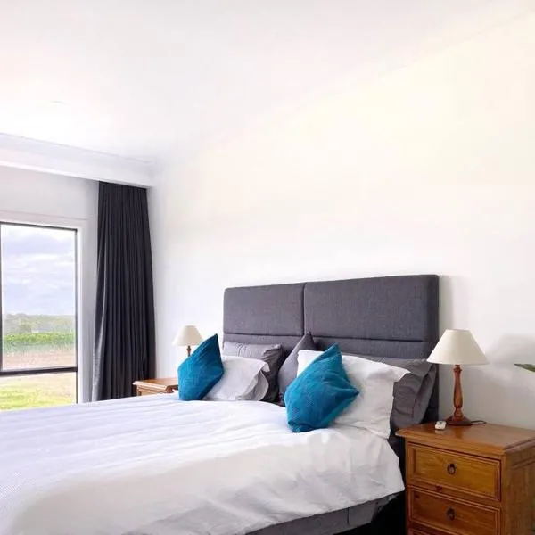 The Red Door @ Barossa Valley Vineyard View, hotel in Nuriootpa