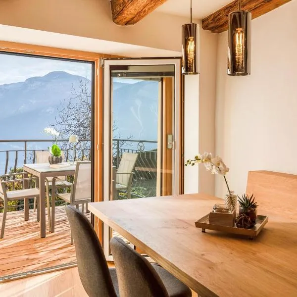 Brantenhof Ferienwohnung Pomum, hotel v destinaci Cortaccia