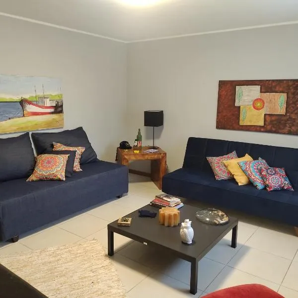 Casa da Lu Itacoatiara -Apartamento Costão、ニテロイのホテル