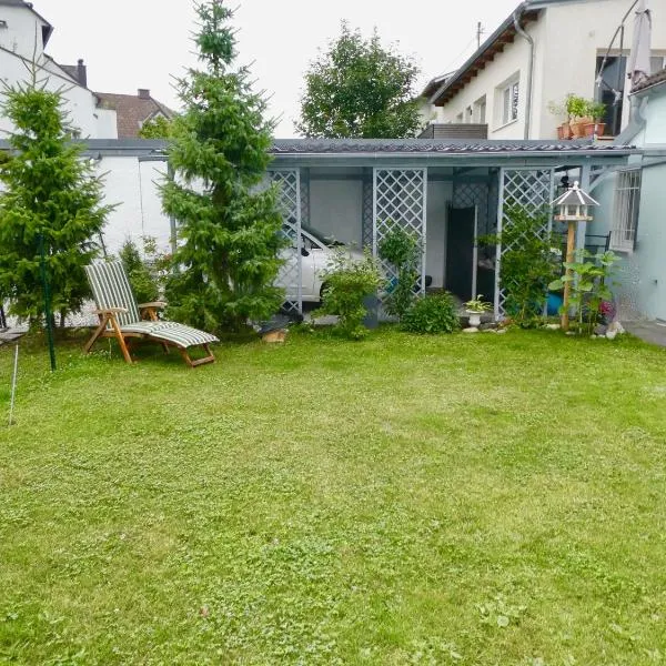 Steyr Mitte 2 Schlafzimmer Apartment ruhig mit Carport und Garten, hotel v destinácii Steyr