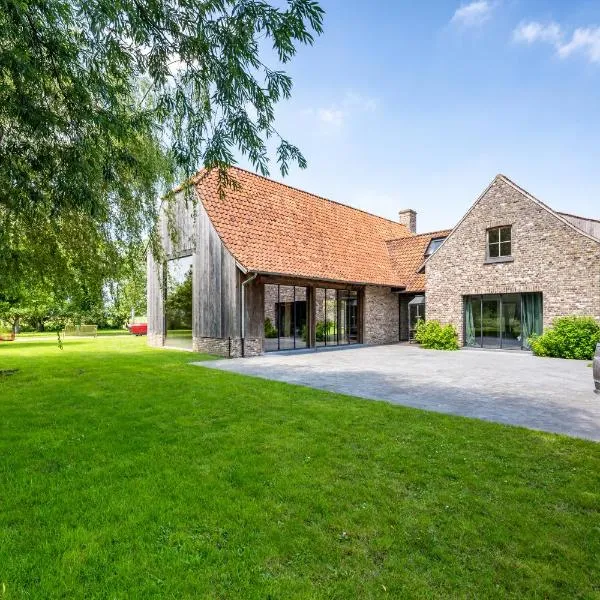 Loweide Lodges & Holiday Homes near Bruges, hotel v destinaci Oostkamp