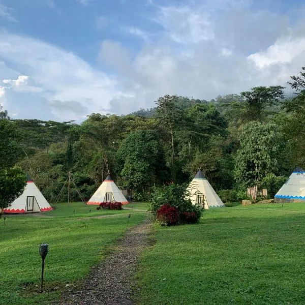 Refugio Del Bosque Glamping, hotel en La Mesa