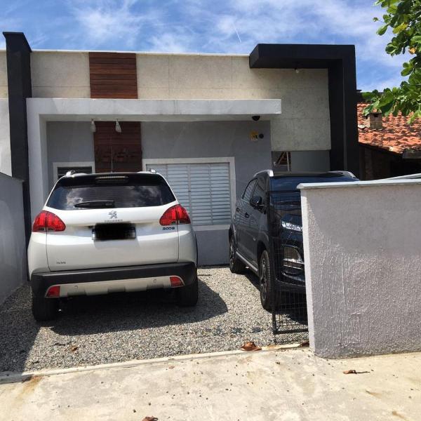 Casa Enseada 3 quartos para até 6 pessoas com 2 ar split