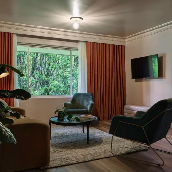 Kyah、ブラックヒースのホテル