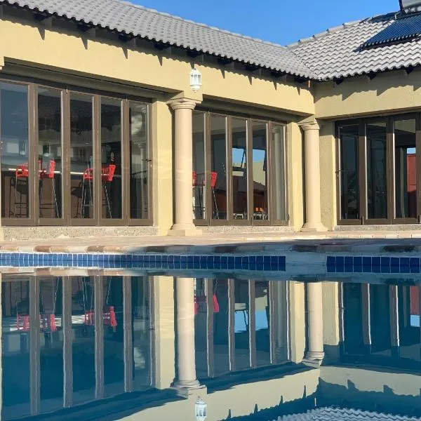 Yami Nawe Lodge, hotel v destinaci Dennilton
