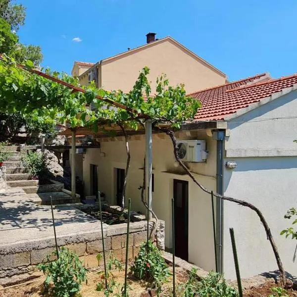 Apartments Maruška, hotel Sobrában