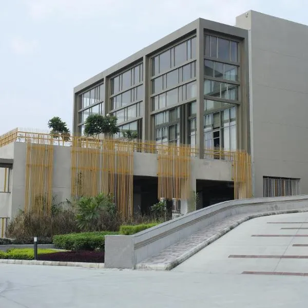 The Centrum, hotel en Lucknow
