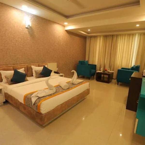 Meera Madhav Resort، فندق في فريندافان
