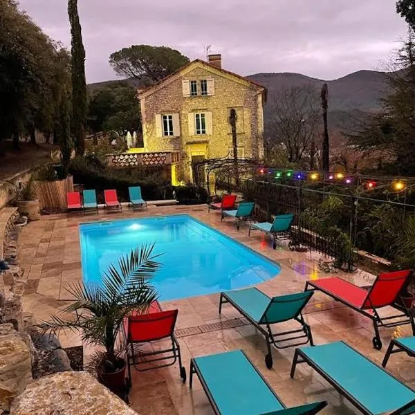 Suite Petite -Nice - SPA-JACUZZI - MASSAGE- SAUNA - 4 SAISONS - Piscine Chauffée Toute l'année - POOL VIEW- Heated Pool 800m city centre Nyons, hotel di Rousset-les-Vignes