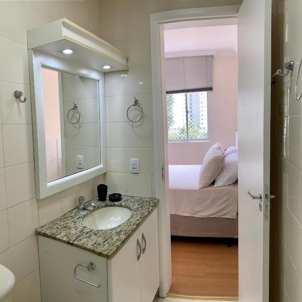 205- Apartamento 1 quarto suite, Encantador, amplo e decorado, mobiliario moderno, cozinha completa com utensílios , Excelente vista da cidade e localização privelegiada no bairro Bigorrilho , - Foto 3