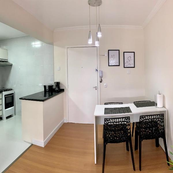 205- Apartamento 1 quarto suite, Encantador, amplo e decorado, mobiliario moderno, cozinha completa com utensílios , Excelente vista da cidade e localização privelegiada no bairro Bigorrilho , - Foto 4
