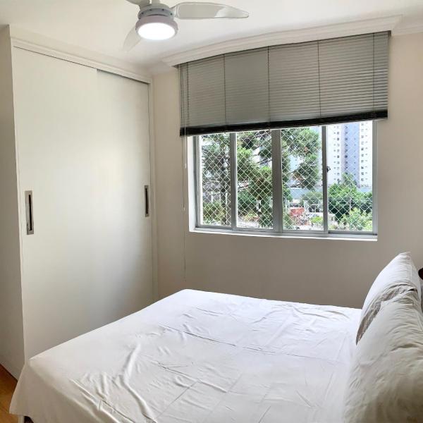 205- Apartamento 1 quarto suite, Encantador, amplo e decorado, mobiliario moderno, cozinha completa com utensílios , Excelente vista da cidade e localização privelegiada no bairro Bigorrilho , - Foto 2
