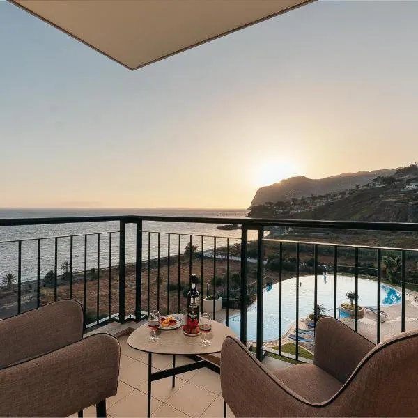 Infinity pool & Amazing Sunset Ocean View، فندق في فونشال