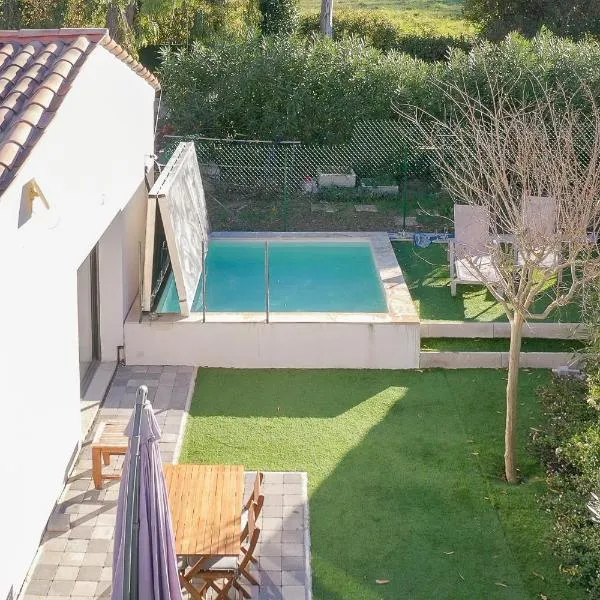 Bienêtre et détente pour cette maison avec spa au calme، فندق في La Roquette-sur-Siagne