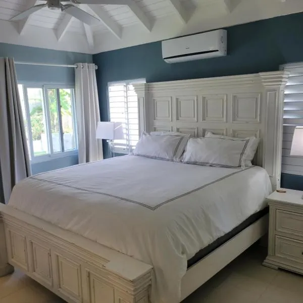 Breathtaking Villa At The Crest, hotell i Richmond