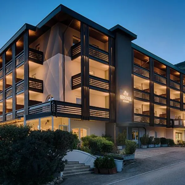 Hotel Kristall, hotel v destinaci Falzes