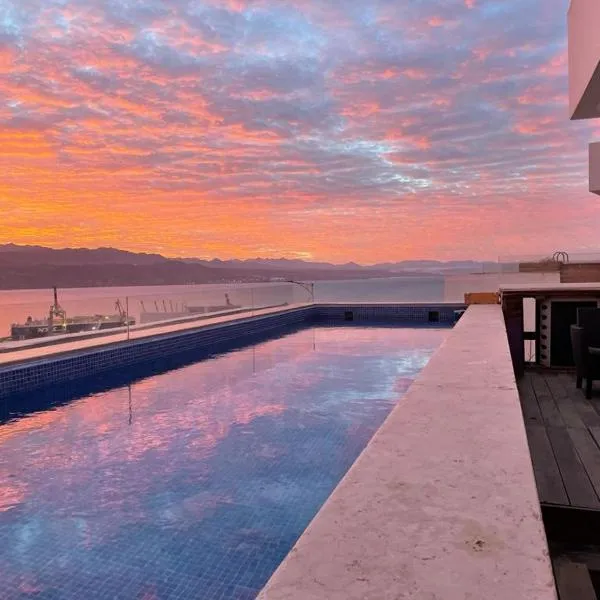 Private pool Luxury penthouses sea view Eilat, hotel in Eilat