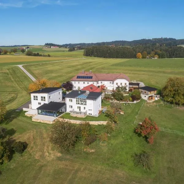 Ferienhof Neundlinger, hotel v destinaci Niederwaldkirchen