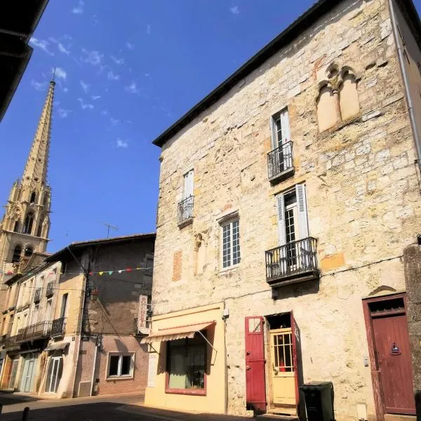 Maison de caractère dans la bastide foyenne: Sainte-Foy-la-Grande şehrinde bir otel