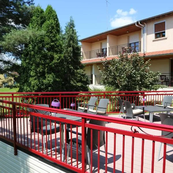 Relais Vosgien - Hôtel Restaurant "la Table de Sophia", hotel v destinaci Saint-Pierremont