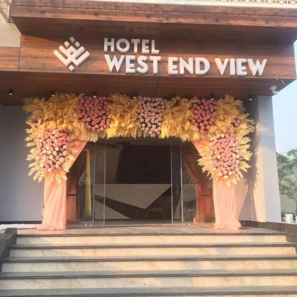 Hotel West End View, hotel in Dera Bassi