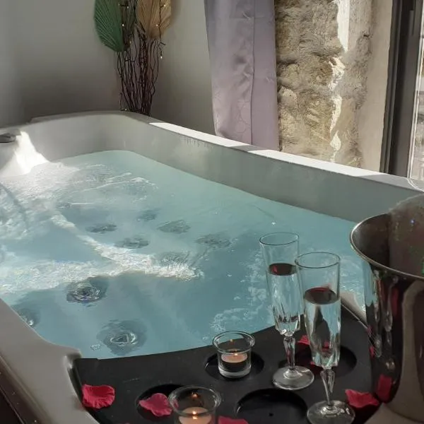 Viesnīca Le Mas Romantique avec Jacuzzi et Sauna privé pilsētā Ponrojāla