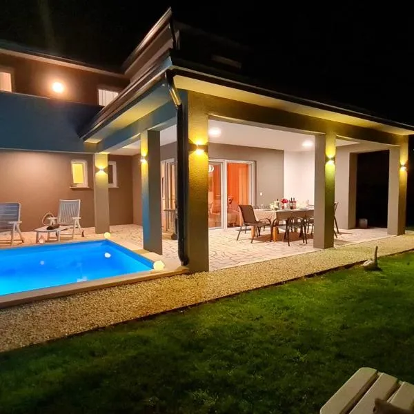 Villa Robert Kastelir, hotel v destinácii Kaštelir