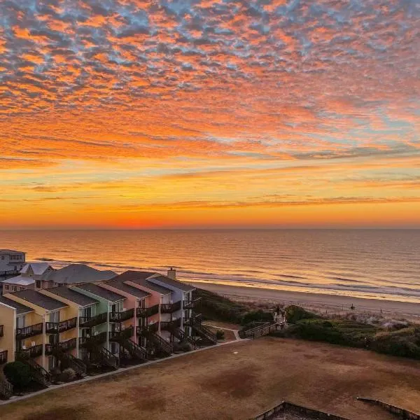 Emerald Isle Condo with Direct Access to Ocean!, hotel in Emerald Isle