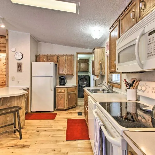 Cozy Crosby Cabin Near Serpent Lake and Main St, hotel v destinaci Crosby
