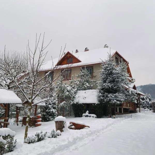 Вілла де Кампо, Hotel in Lisarnya