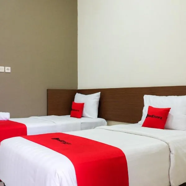 RedDoorz Syariah near Exit Tol Pemalang Comal 2, hotel em Pemalang